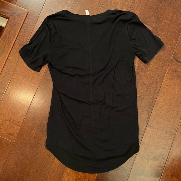 Aritzia - THE GROUP by Babaton - Classic V-Neck Black Tee - 2XS/XXS - Picture 2 of 7